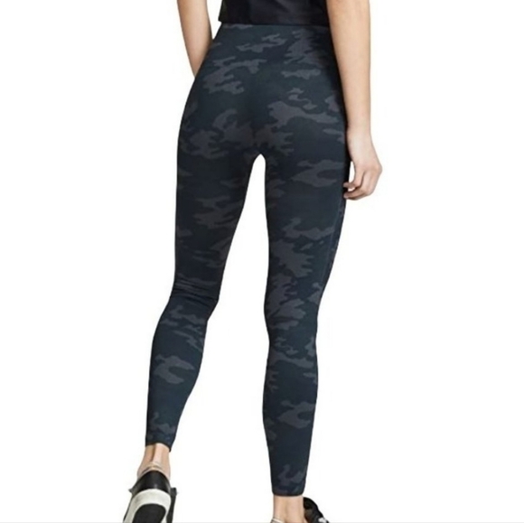 SPANX seamless camo leggings Medium - Picture 3 of 6